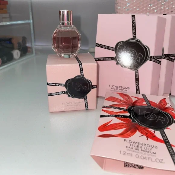 VIKTOR & ROLF 🩷